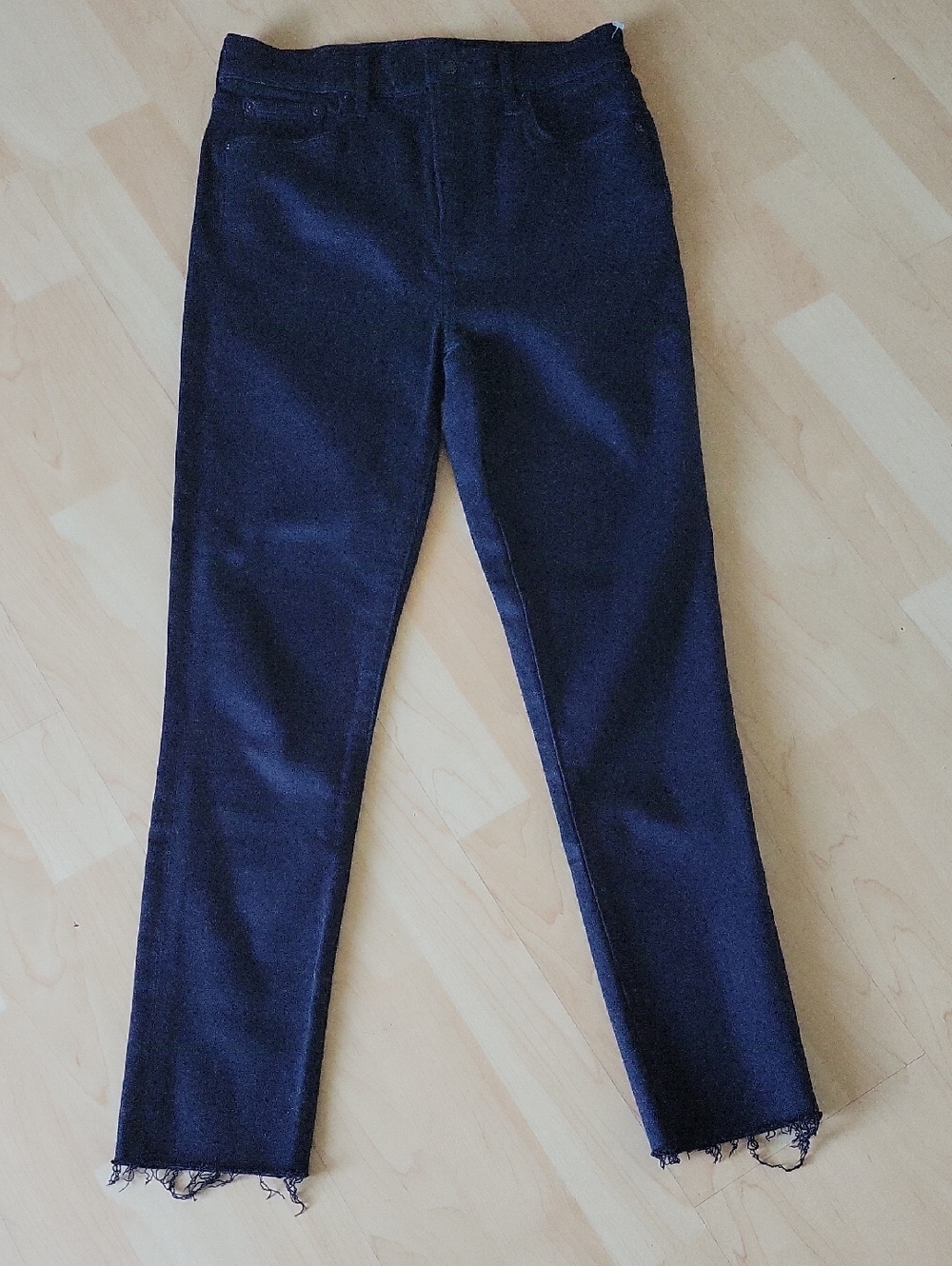 Denim Forum Black Skinny Jeans Crop with Raw Hem